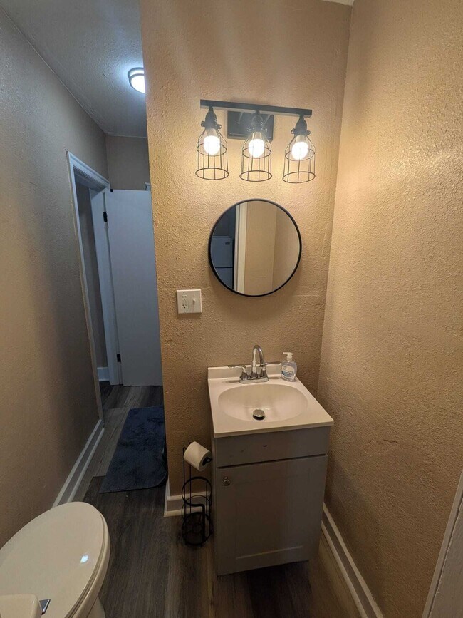 Building Photo - 205 S Walters St