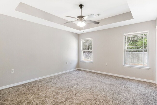 Building Photo - 5441 Pescara Dr