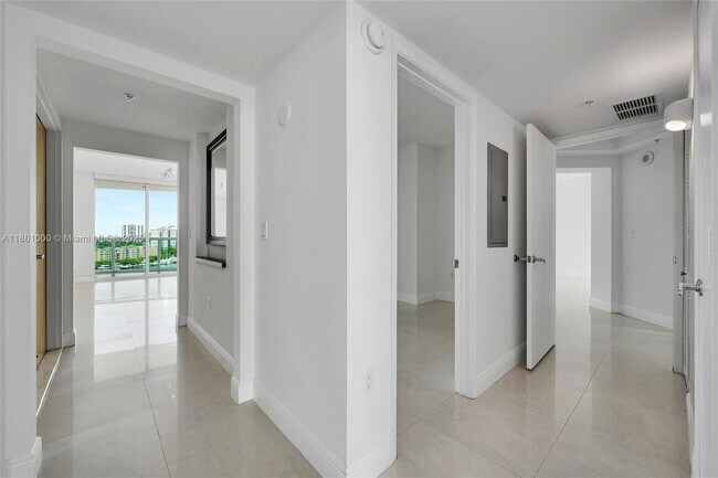 Building Photo - 19400 Turnberry Way