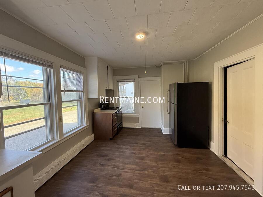 Building Photo - 600 S Main St