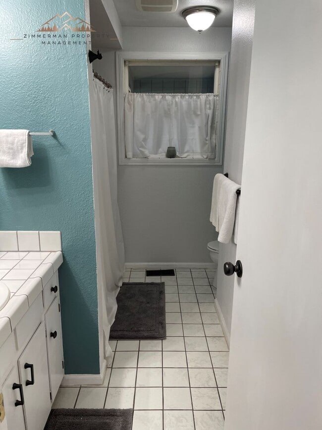 Building Photo - Beautiful Thurston 3 bedroom 2 bathroom HO...