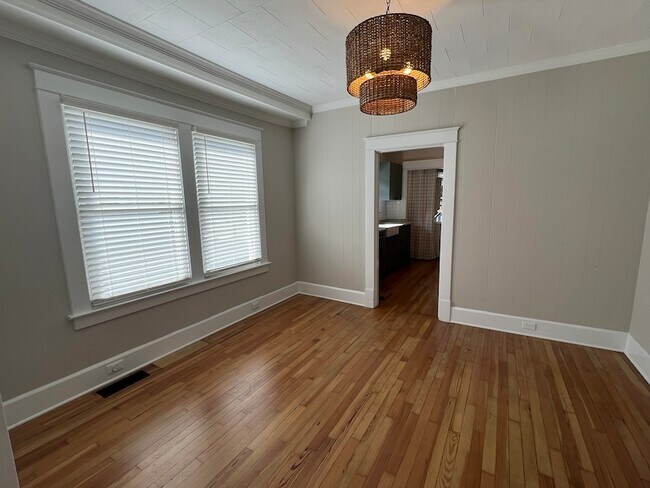 Building Photo - 511 N Church St