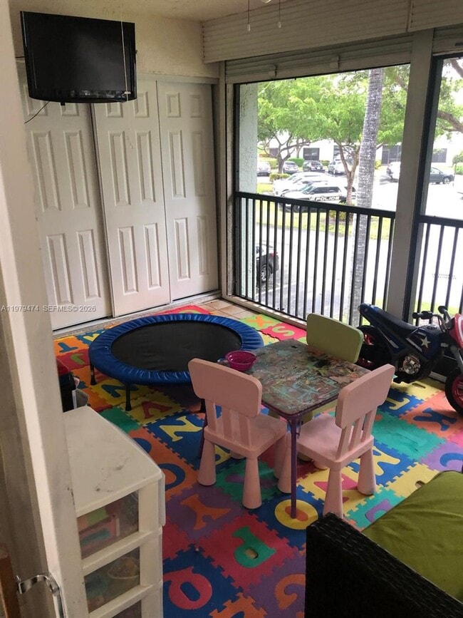 Building Photo - 3987 Carambola Cir N