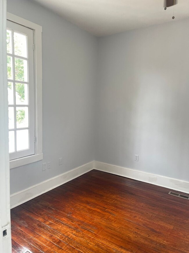 Building Photo - Newly Renovated Tri-Plex Near Forsyth