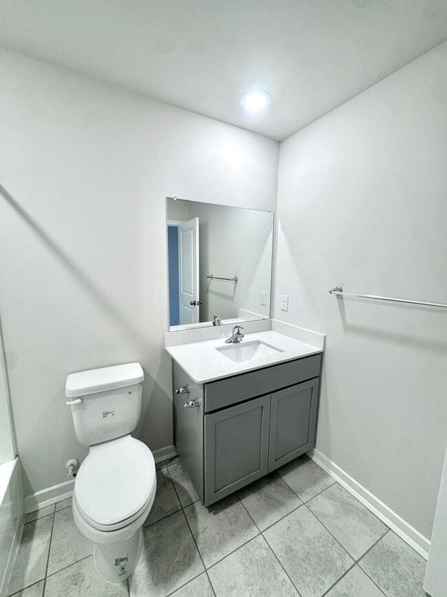 Building Photo - THREE BEDROOM/2.5 BATH TOWNHOME in Southern Lehigh School District