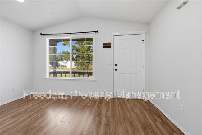 Building Photo - 1020 Aspen Grove St