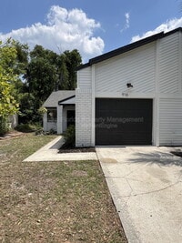 Building Photo - 916 Robinhood Ct