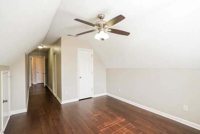 Building Photo - 405 Randall Ln