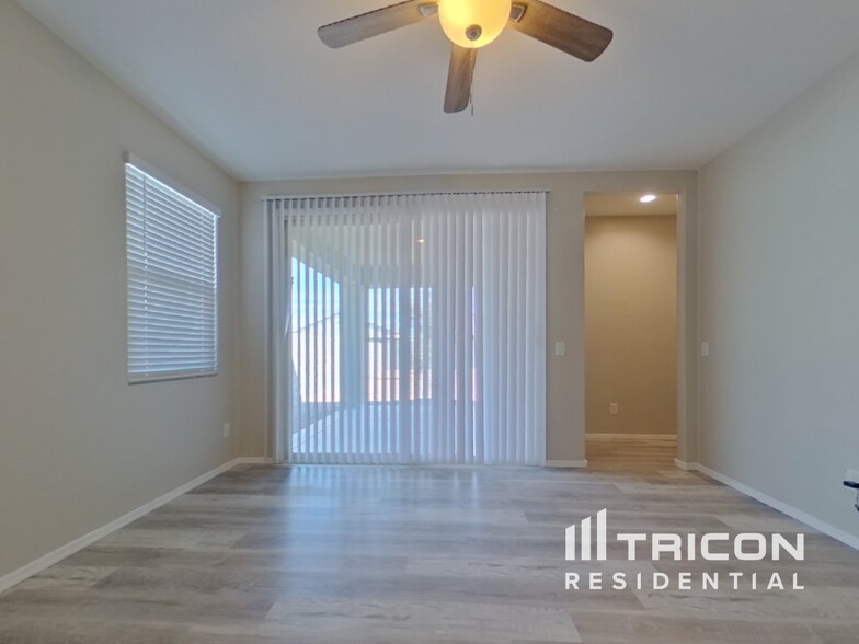 Building Photo - 31062 W Mulberry Dr