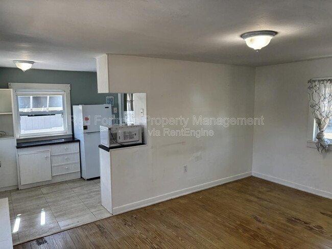 Building Photo - 3005 Beatrice Pl