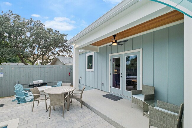 Building Photo - 238 Oleander Dr