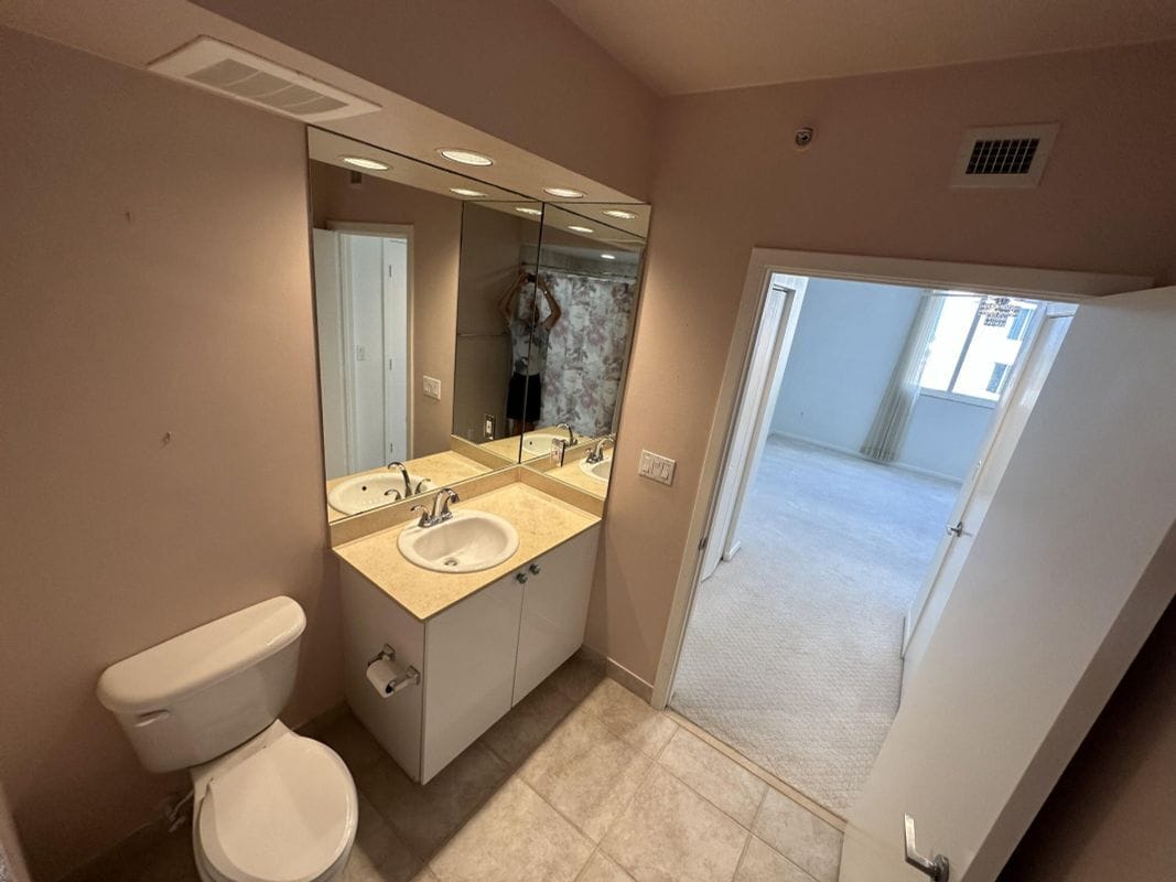 Building Photo - 1551 N Flagler Dr