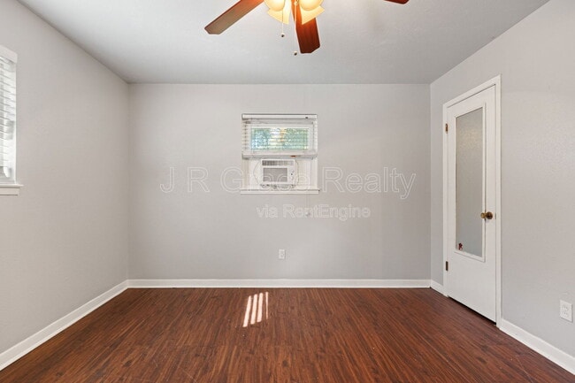 Building Photo - 8806 Fox Hollow Dr