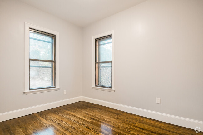 Building Photo - 344 Saratoga St