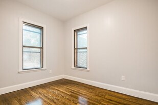 Building Photo - 344 Saratoga St