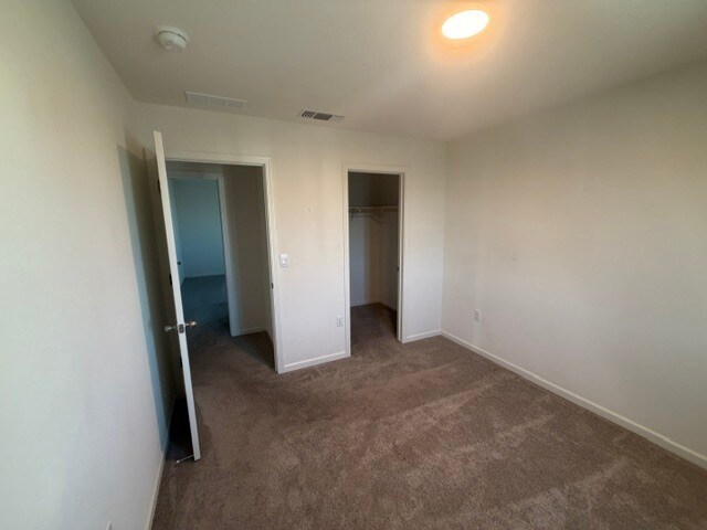 Building Photo - Newer Build, All Electric Home 5 Bedrooms, Loft, 3 bathrooms