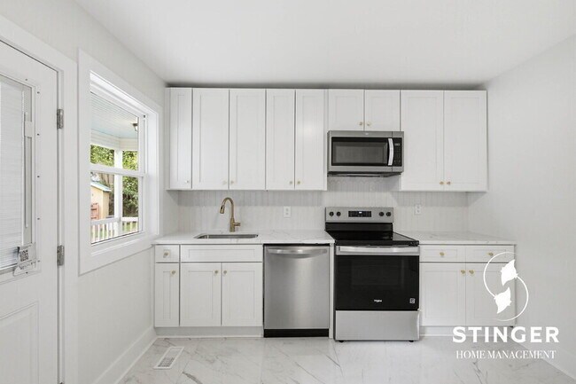 Building Photo - 928 9th St