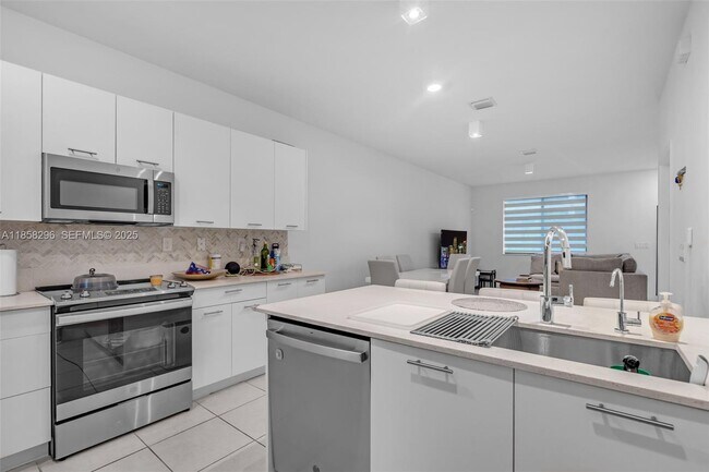 Building Photo - 4450 NW 83rd Pkwy