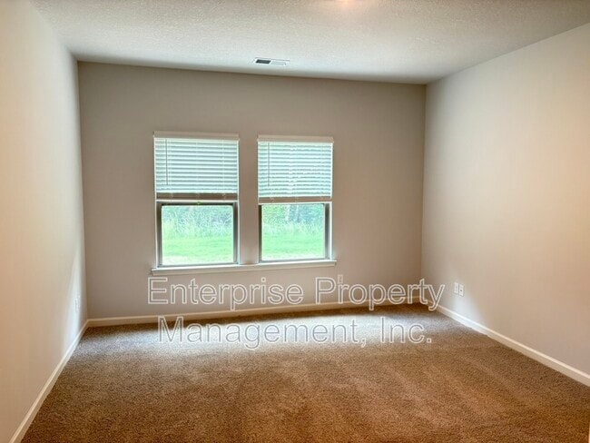 Building Photo - 385 Windemere Lp