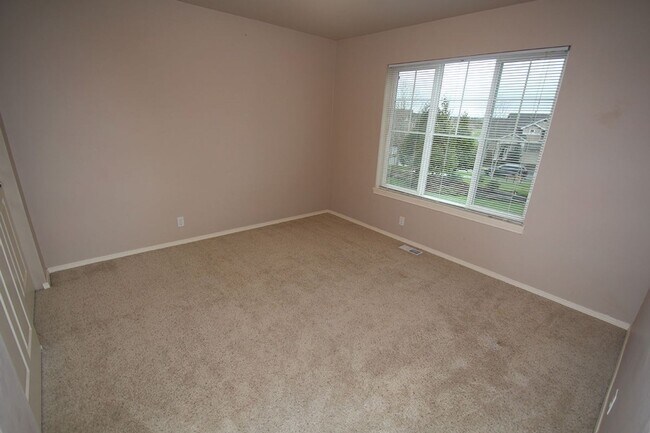 Building Photo - 4 BEDROOM WOODBRIDGE REDMOND HOME FOR RENT...
