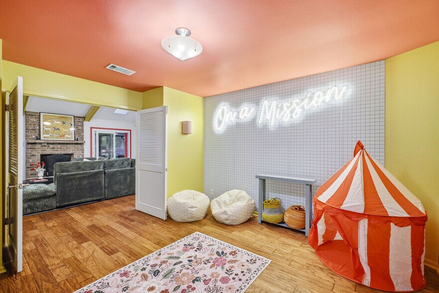 Building Photo - 310 Twisted Wood Dr