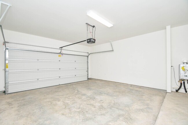 Building Photo - 25230 Benroe St