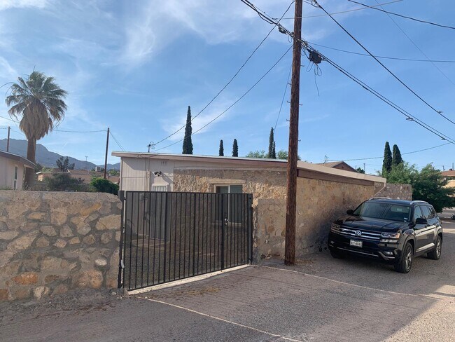 Building Photo - 3828 Altura Ave