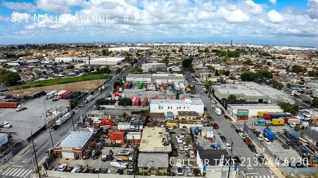 Building Photo - 821 N Flint Ave
