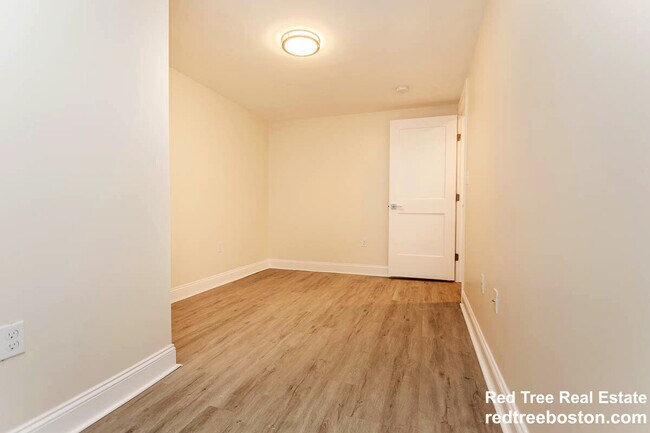 Building Photo - 476 Fulton St