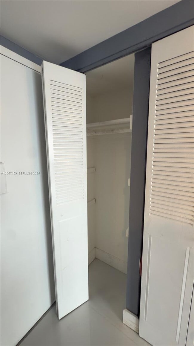 Building Photo - 1351 NE Miami Gardens Dr