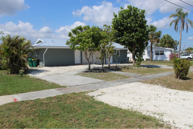 Building Photo - 22144 Laramore Ave