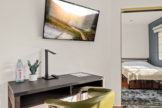 Building Photo - 10777 Ashton Ave