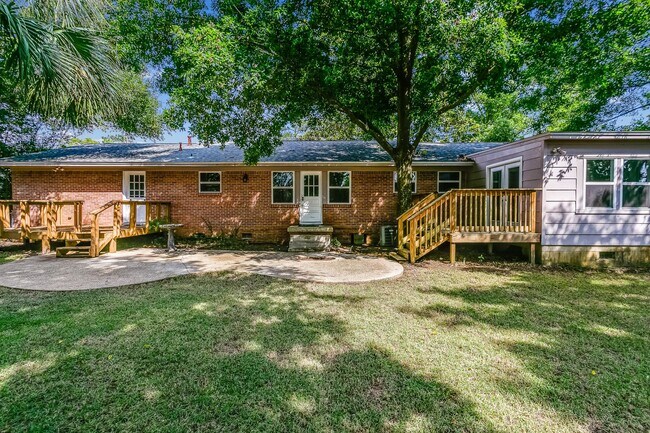 Building Photo - 4 bedroom home in Cordova Park