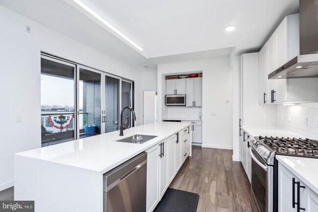 Building Photo - 1501 N 31st St