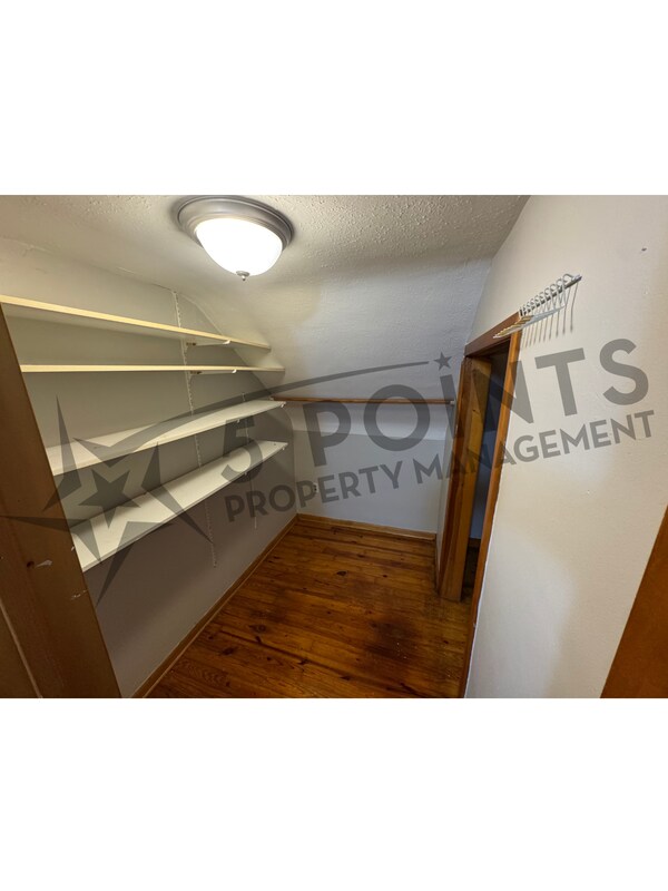 Building Photo - 13509 Eastwood Blvd