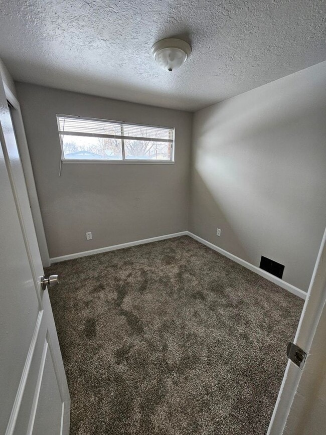 Building Photo - 2402 W Lemhi St