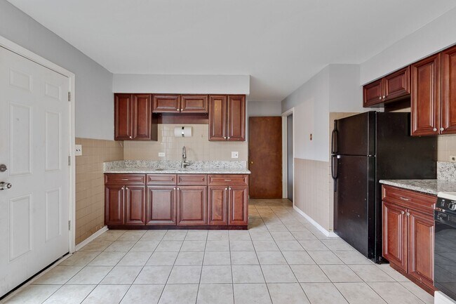 Building Photo - 843 McHenry Rd