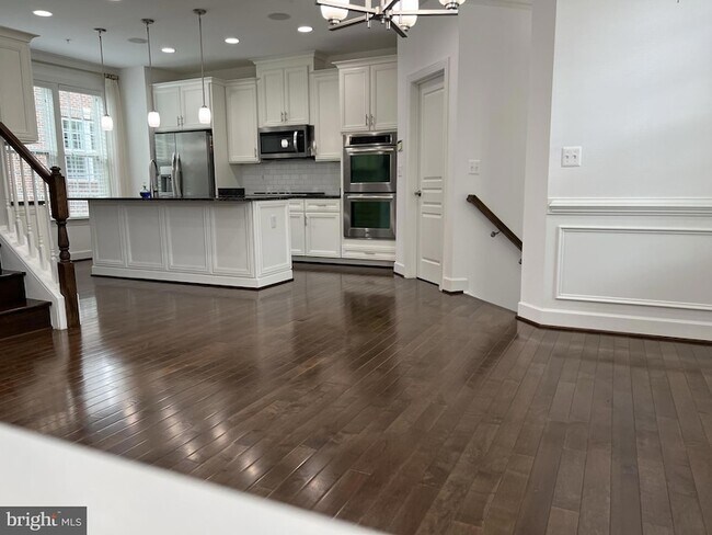 Building Photo - 4092 Sutherland Pl