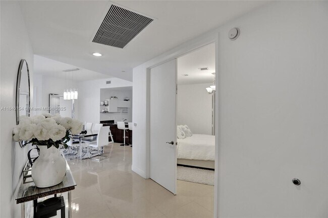 Building Photo - 15901 Collins Ave