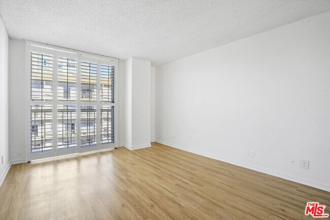 Building Photo - 10751 Wilshire Blvd