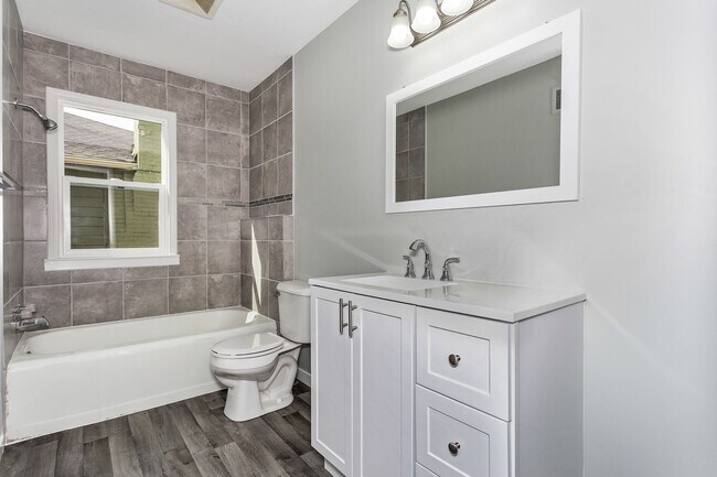 Building Photo - GORGEOUS 4 bedroom 2 bath Ranch!