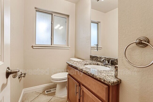 Building Photo - 2471 S Ivanhoe Pl