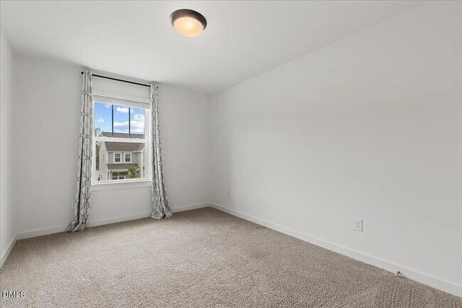 Building Photo - 105 S Mule Wy