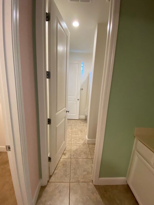 Building Photo - Modern 4 Bed, 3.5 Bath Home with Solar, St...