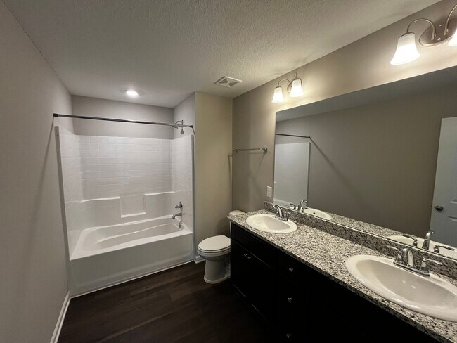 Building Photo - Stunning New Construction in the Heart of Columbus