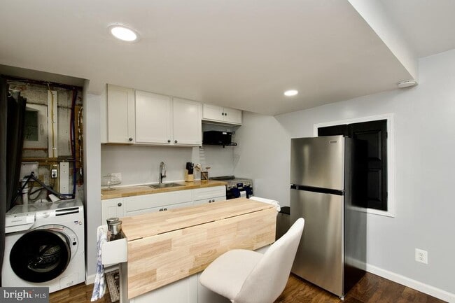 Building Photo - 5576 Neddleton Ave