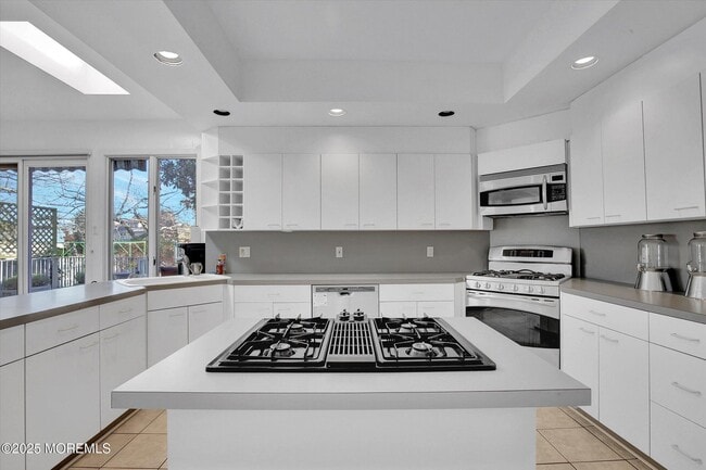 Building Photo - 589 Westwood Ave