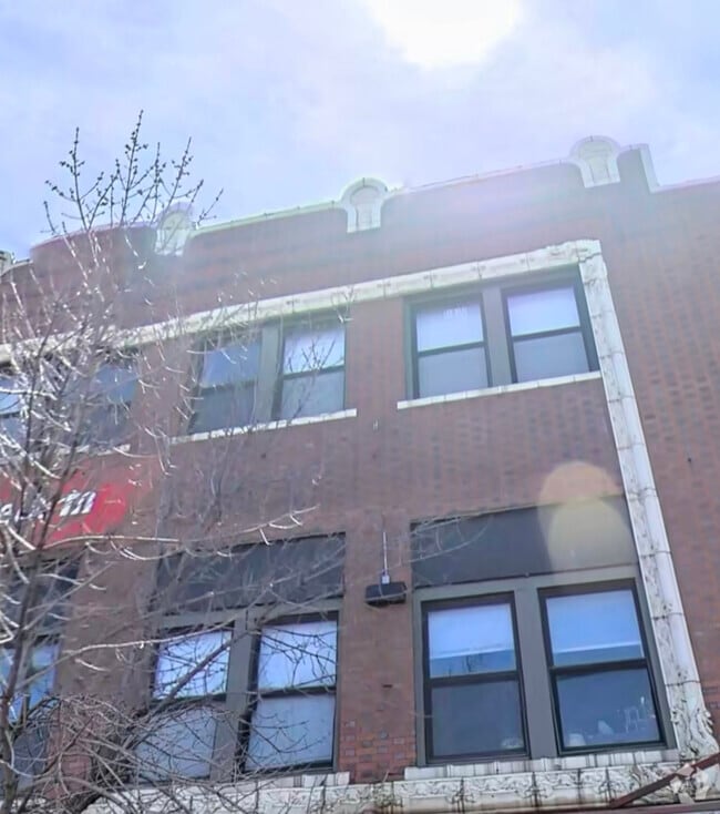 Building Photo - 225 W Cermak Rd
