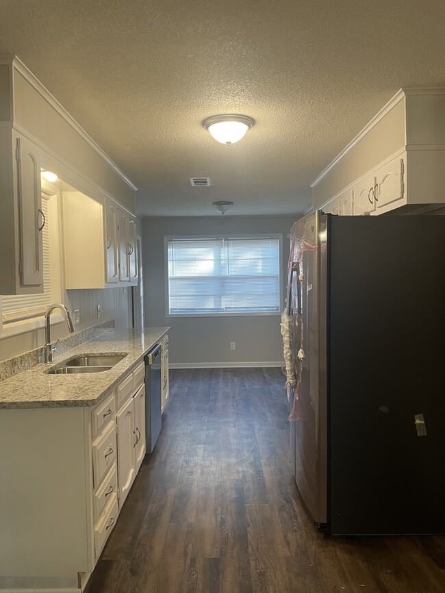 Building Photo - 8702 Oakhaven Dr