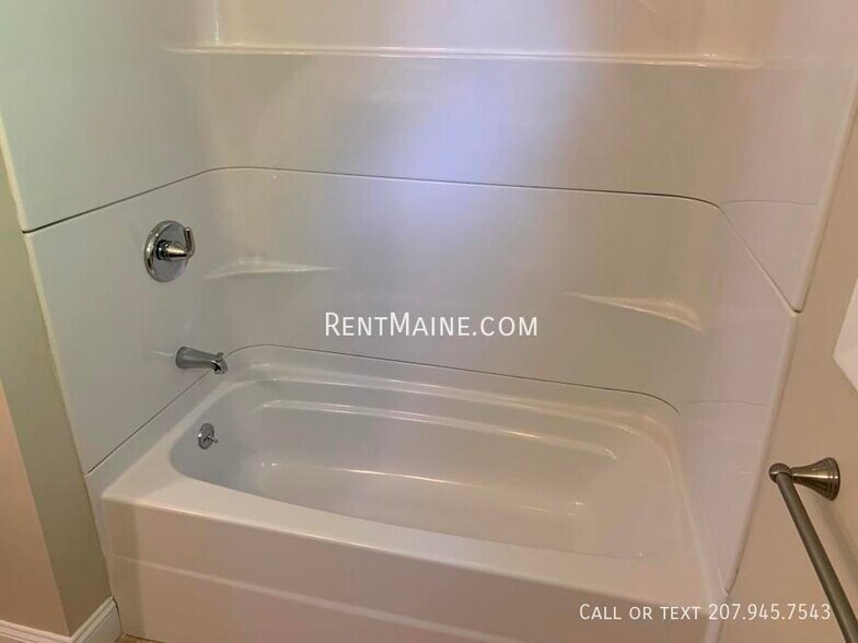 Building Photo - 198 Main Rd N